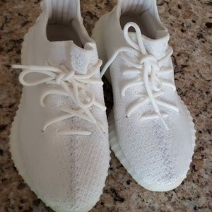 Yeezy boost 350 v2s triple whites